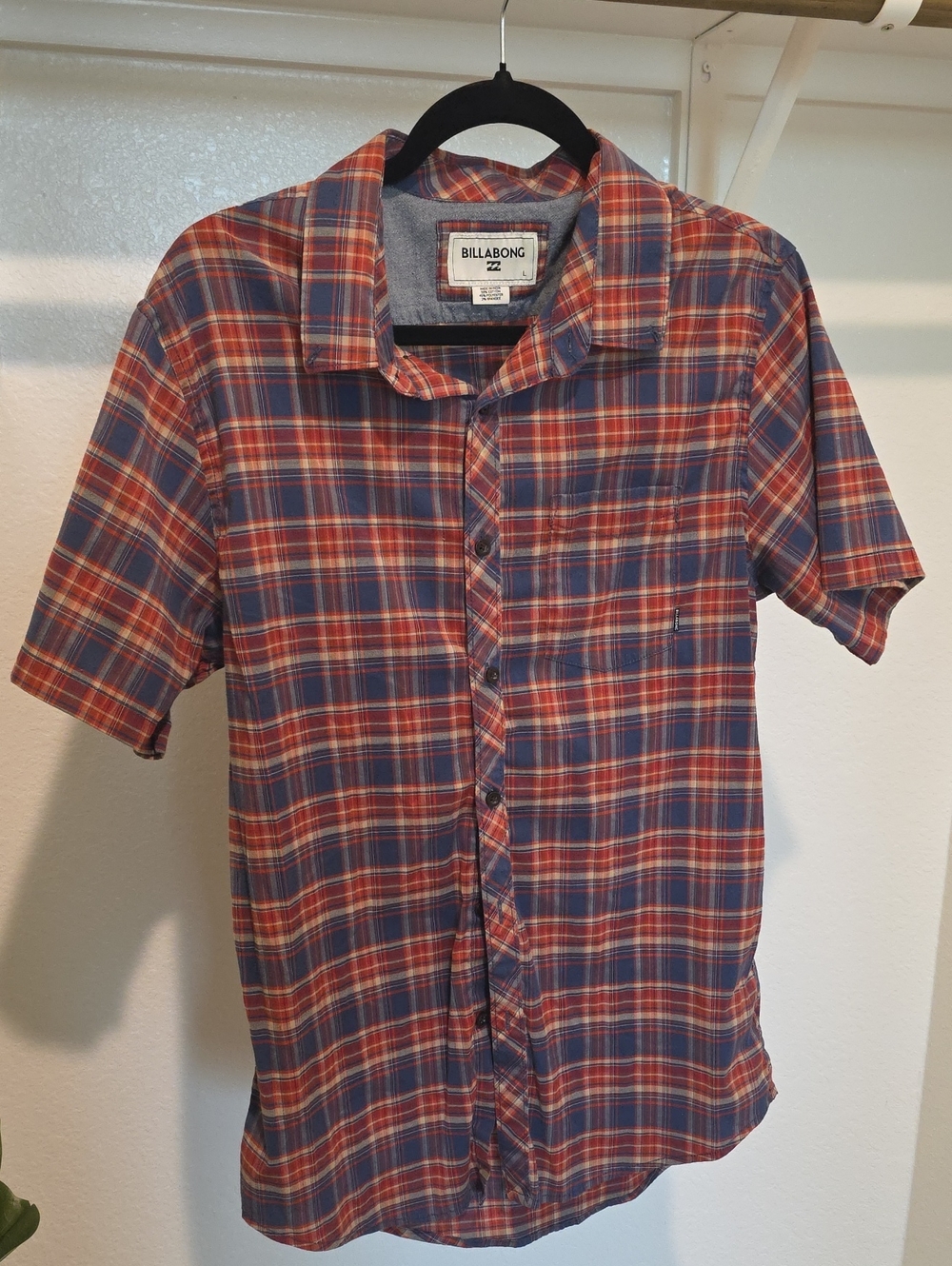 Billabong Men’s Red and Blue Plaid Short-Sleeve Button-Down Shirt